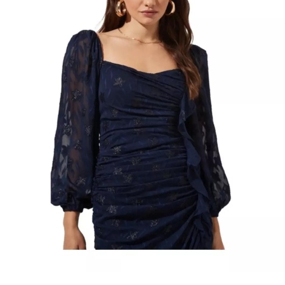 NWT ASTR The Label Athens Ruched Ruffle - Puff Sleeve Midi Dress in Navy - SMALL - Picture 2 of 6
